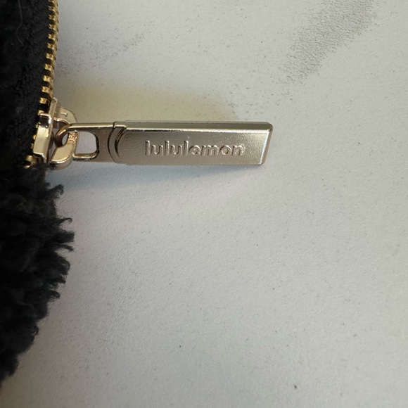Lululemon Everywhere Crossbody Belt Bag. Like new, used once. Black/Gold - Picture 3 of 5